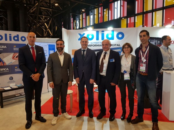 Stand Xolido 13ENISE. From left to right. José Antonio Díez (Mayor of León), Francisco Polo (Secretary of state for Digital progress), Alberto Hernández (Managing Director of INCIBE), Luis Carlos Ganso (CEO of Xolido) and staff of the Xolido team.